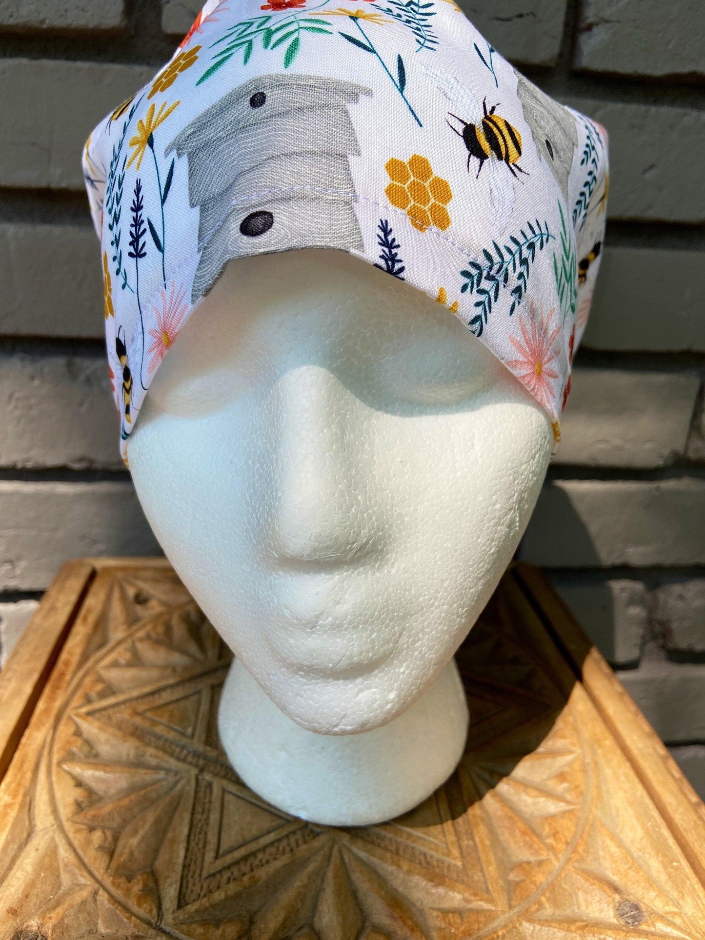 Bee Garden Scrub Cap | Stitchy Witch Co. - StitchyWitch 